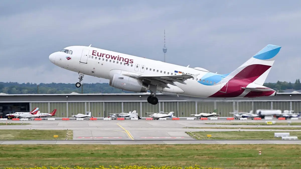 Lightning strike stops plane en route to Vienna