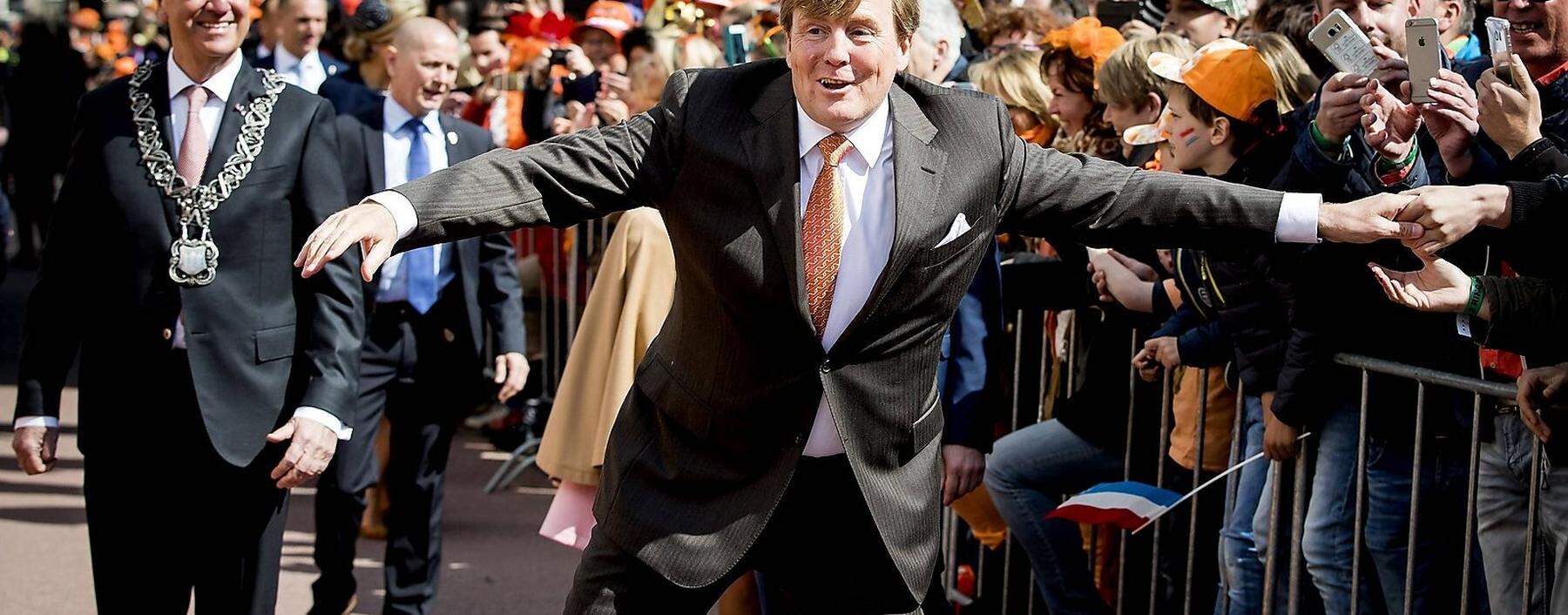 King Willem-Alexander and Queen Maxima of the Netherlands pose with their daughters in Wassenaar