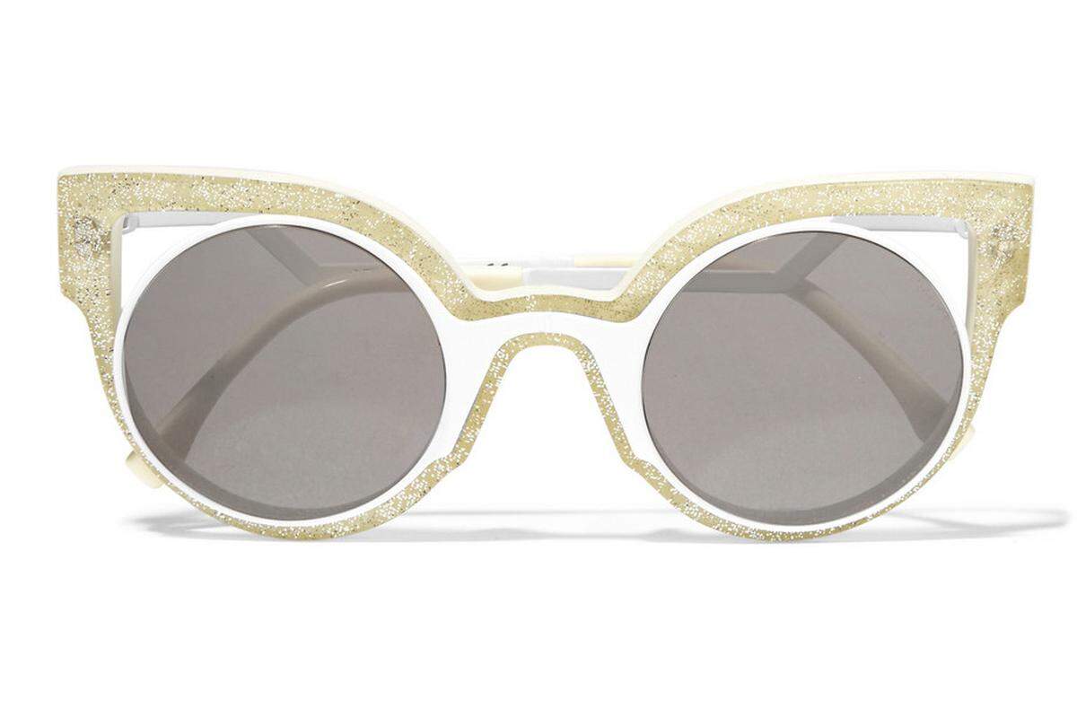 Passend dazu eine Sonnenbrille im Cat-Eye-Stil von Fendi.