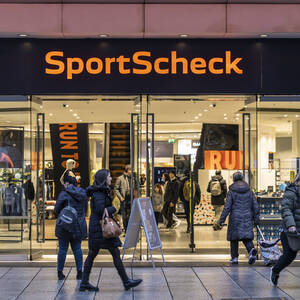 Der zur Signa Holding rund um René Benko gehörende deutsche Sportartikelhändler SportScheck stellt einen Insolvenzantrag. 