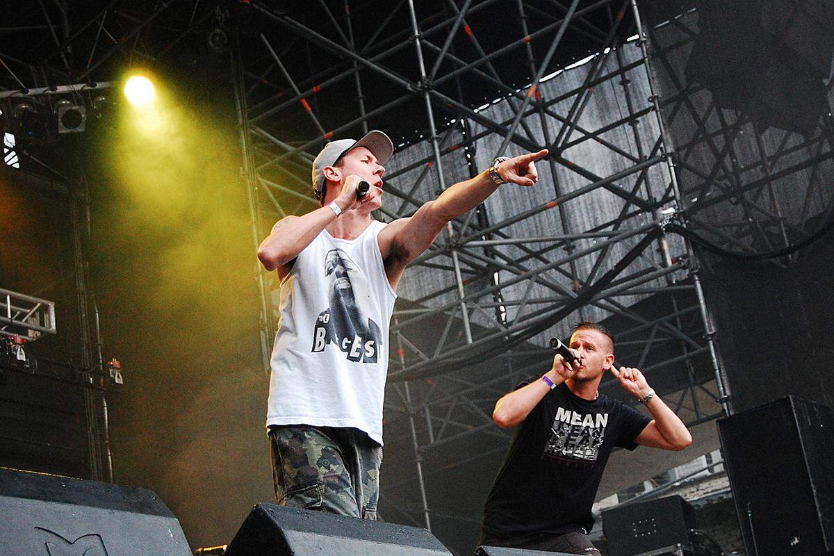 Ein halbes Dutzend heimischer und internationaler Acts sorgte ab den Nachmittagsstunden für das musikalische Vorprogramm. Die Hilltop Hoods (im Bild) bedankten sich artig für die Unterstützung.