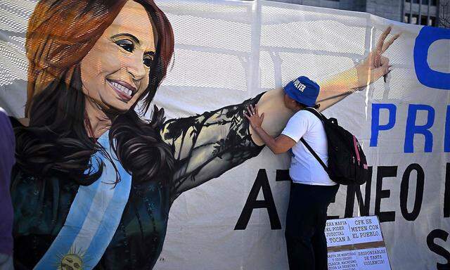 Cristina Kirchner hat viele treue Anhänger in Argentinien - und gilt anderen wiederum als Hassfigur.