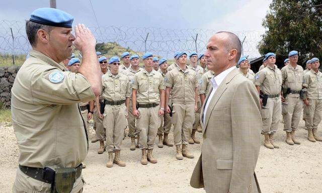 BM KLUG BESUCH UNDOPF TRUPPE AUF DEM GOLAN