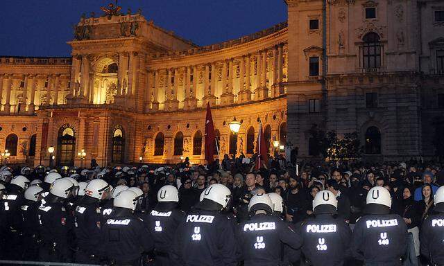 FPÖ-Ball: Polizei warnt vor gewalttätigen deutschen Aktivisten