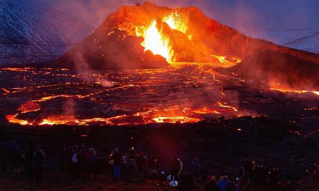 Auch unter Vulkanen - hier einer auf Island - lagern Solen, aus denen sich vieles gewinnen ließe. 