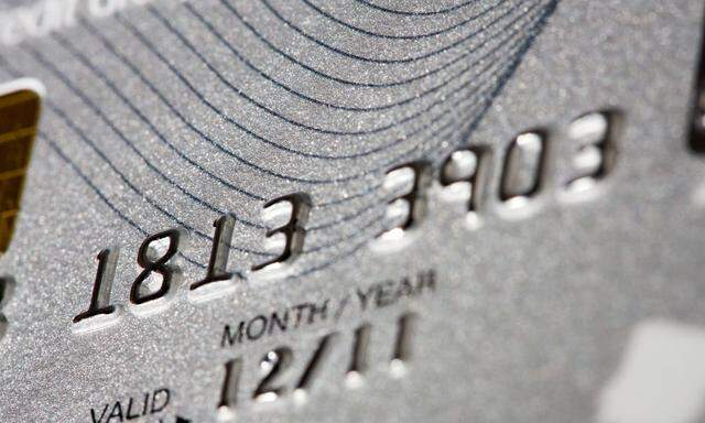 Credit card number on a silver creditcard