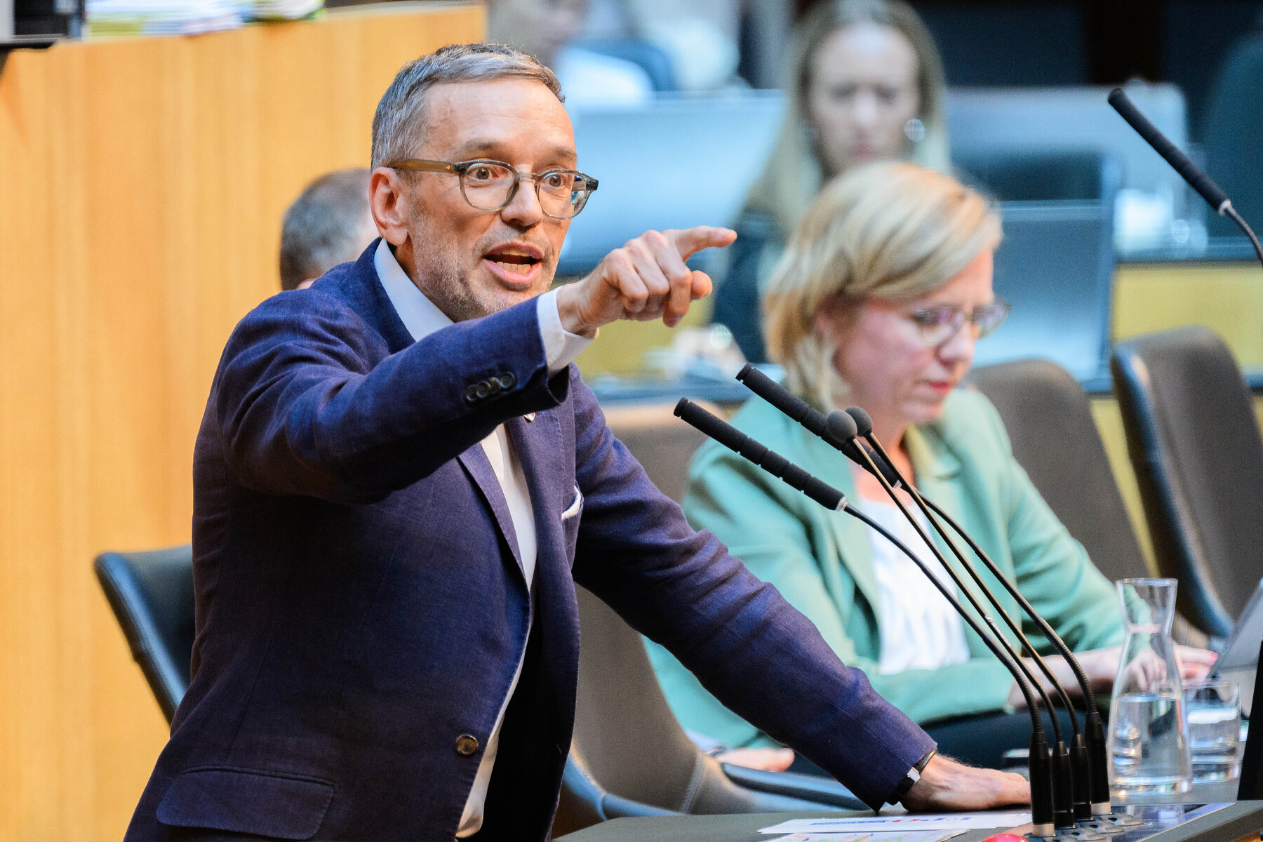 Austria's Wehrdienstreform: FPÖ and Greens Demand Input for Parliamentary Approval