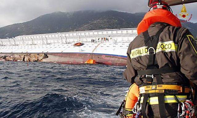 Raue Costa Concordia rutscht