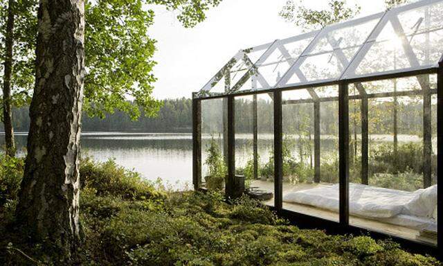 Die finnische Firma Kekkilä setzt auf einen Formmix aus Gewächshaus und Gartenlaube.