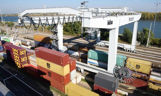 Je geringer ein Gut verarbeitet ist, desto eher wird es auf der Schiene transportiert.