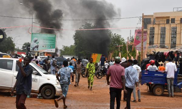 In Niger hat sich das Militär an die Macht geputscht.