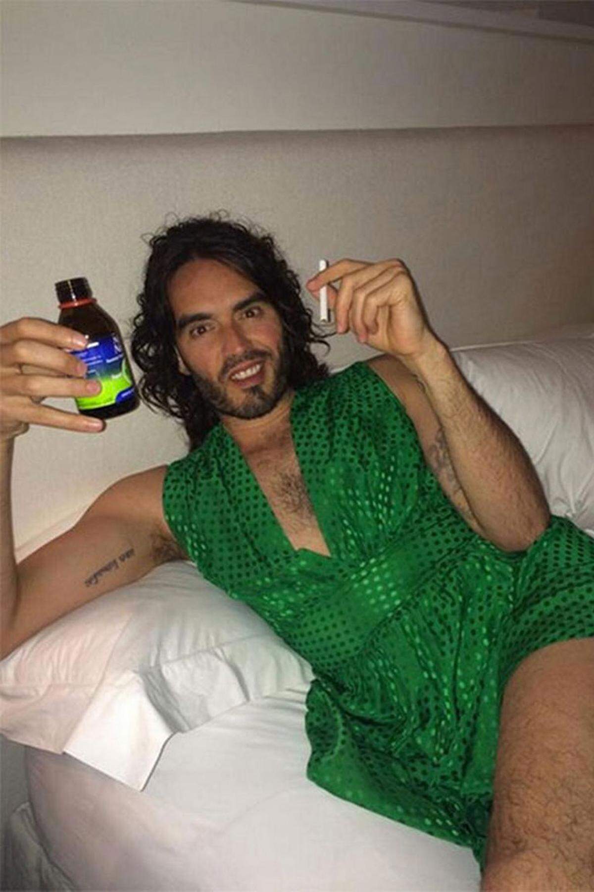 Eines ist sicher, Russell Brand hatte den Bart schon vor der Wurst. Den Eurovision Song Contest verfolgte er dafür in einem grünen Paillettenkleid und kommentierte "Normalerweise gebe ich keine Wahlempfehlungen, aber bitte stimmt für mich beim Eurovision Song Contest heute ab."