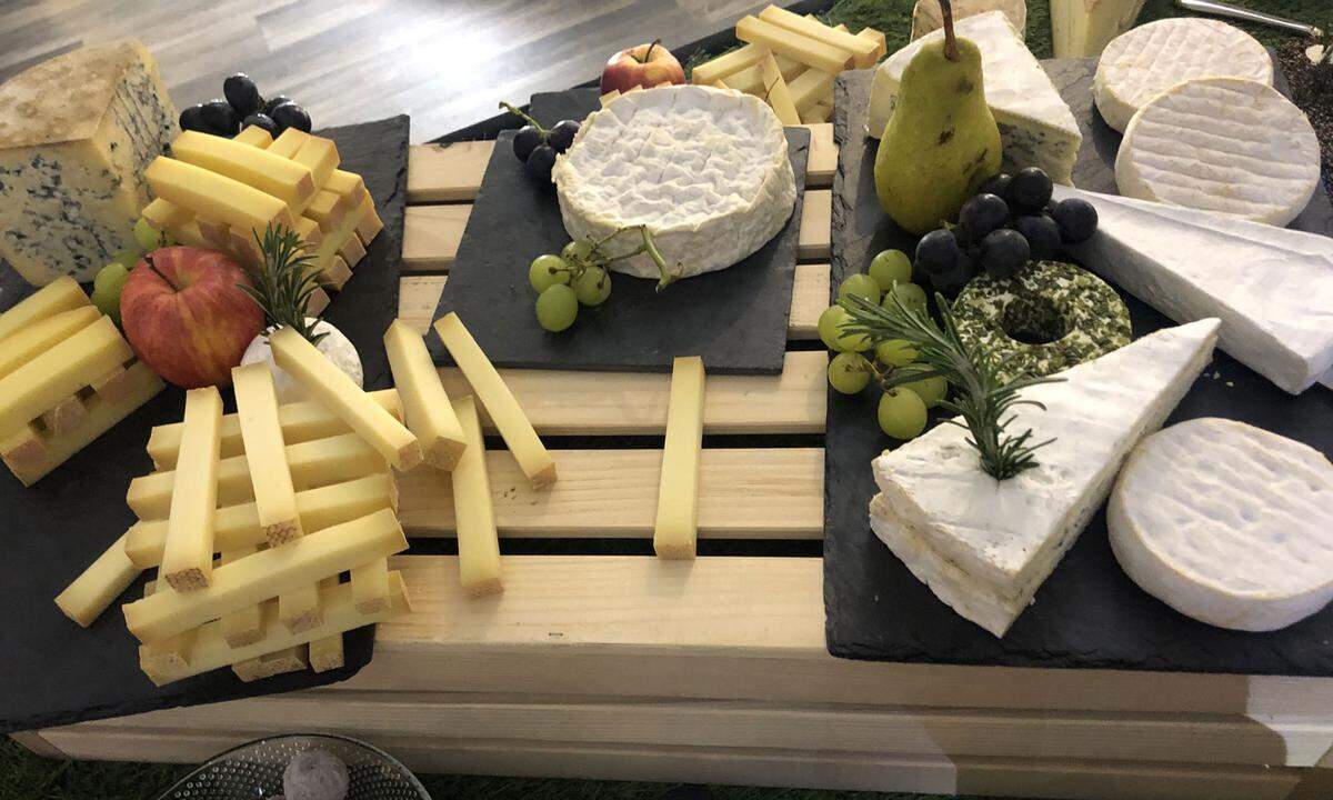 Auf der Genfer Messe wird passenderweise auch eine Menge Käse serviert.