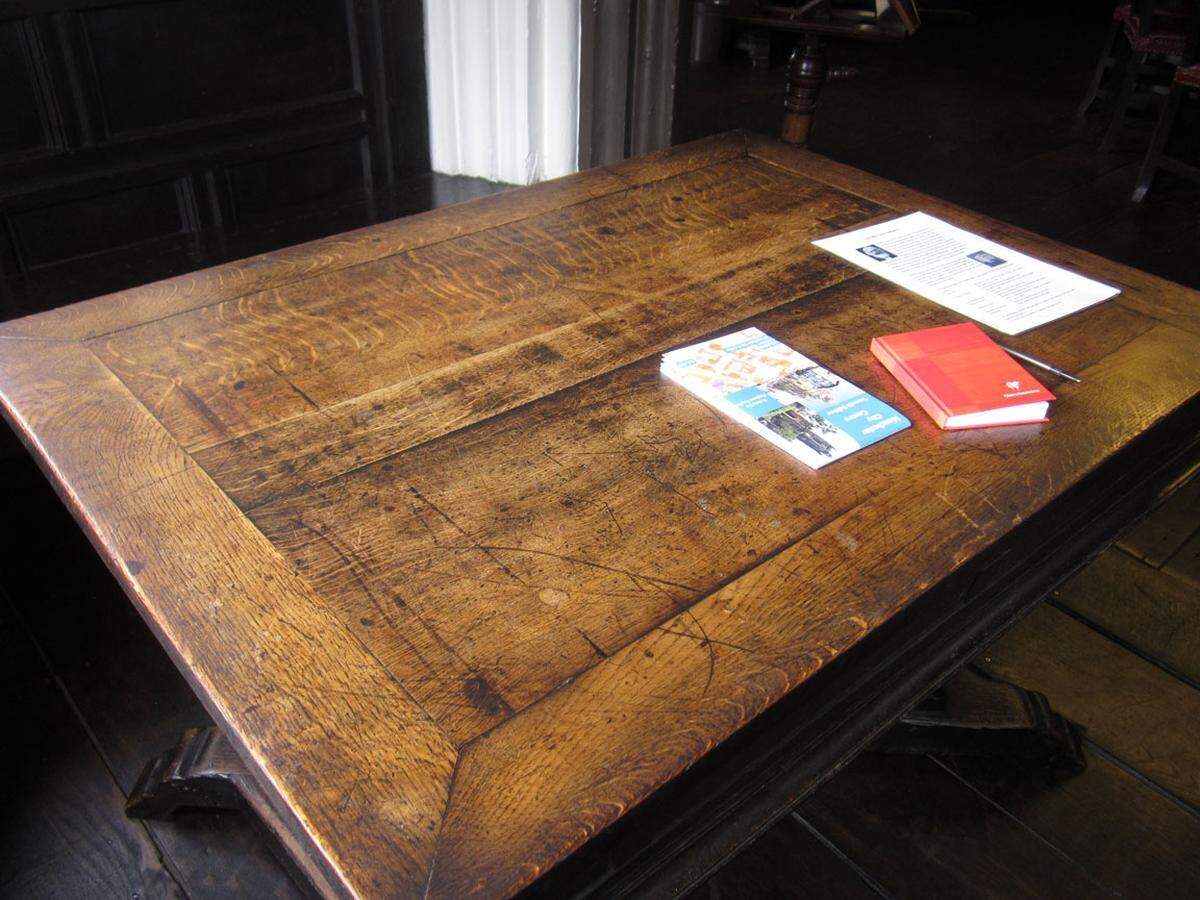 Der berühmteste Tisch der Stadt steht in Chetham´s Library (seit 1653 die älteste öffentliche Bibliothek Großbritanniens), hier studierten Engels und Marx und arbeiteten an ihrer Theorie.