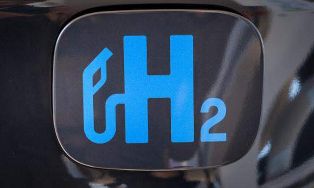 Wasserstoffautos verbrauchen laut TU-Professor Manfred Schrödl 2,4 mal so viel Energie für die selbe Fahrleistung, wie ein vergleichbares Elektroauto mit Batterie.