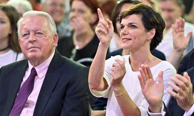 Franz Vranitzky und Pamela Rendi-Wagner am 27. September 2019 beim Wahlkampfabschluss der SPÖ  (Archivbild)