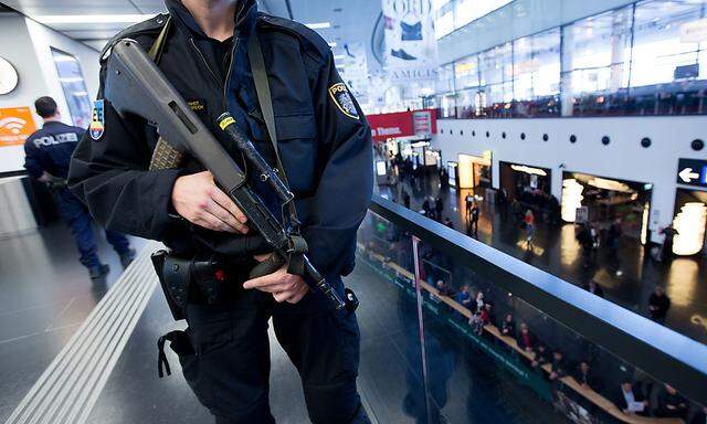 Archivbild: Sicherheitsvorkehrungen am Flughafen Wien