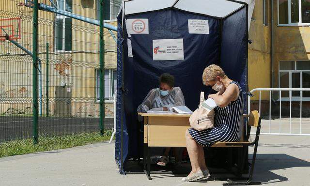 Für Präsident Putin zählt jede Stimme: Ein Wahllokal im Freien in der westrussischen Stadt Rjasan.