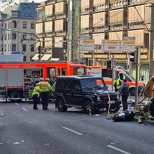 Der Vorfall ereignete sich an der oberirdischen U-Bahn-Haltestelle Olgaeck, der Bereich wurde großräumig abgeperrt.