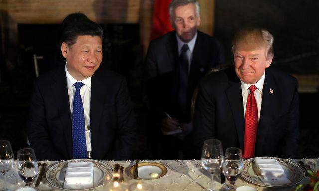 Xi Jinping und Donald Trump bei Staatsbankett in Florida.