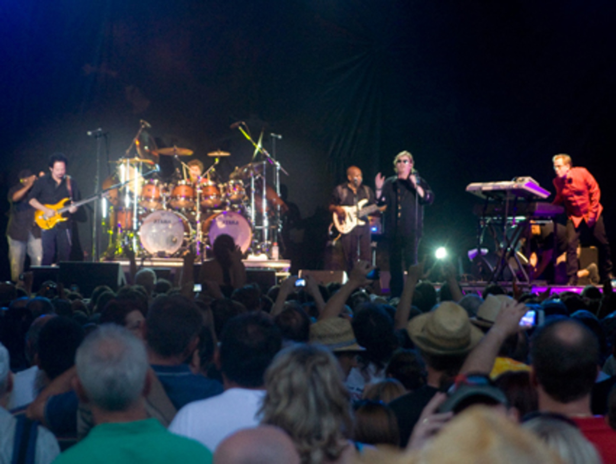 Toto war die jüngste Band am Festival, immerhin wurden sie "erst" 1977 gegründet und hatten ihre größte Zeit in den 1980ern. Sie waren am Lovely Days auch jene mit den meisten Gründungsmitgliedern. Ihre Show war vor allem eines: Eine sehenswerte Reihung von Talentproben und wahrhaft virtuosen Solos fast aller Musiker.