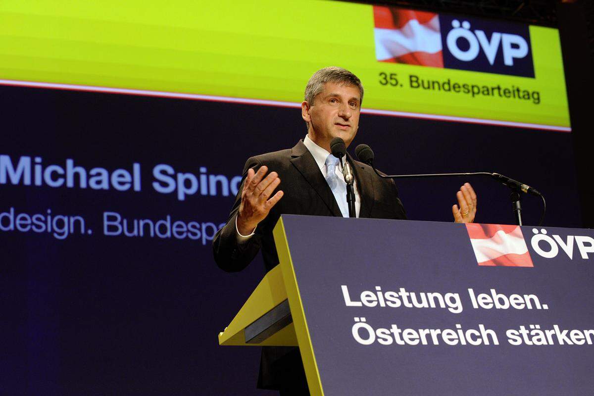 "Wir brauchen keine Heckenschützen in der ÖVP, das muss der Vergangenheit angehören.""Die SPÖ ist nicht pragmatisiert im Bundeskanzleramt."