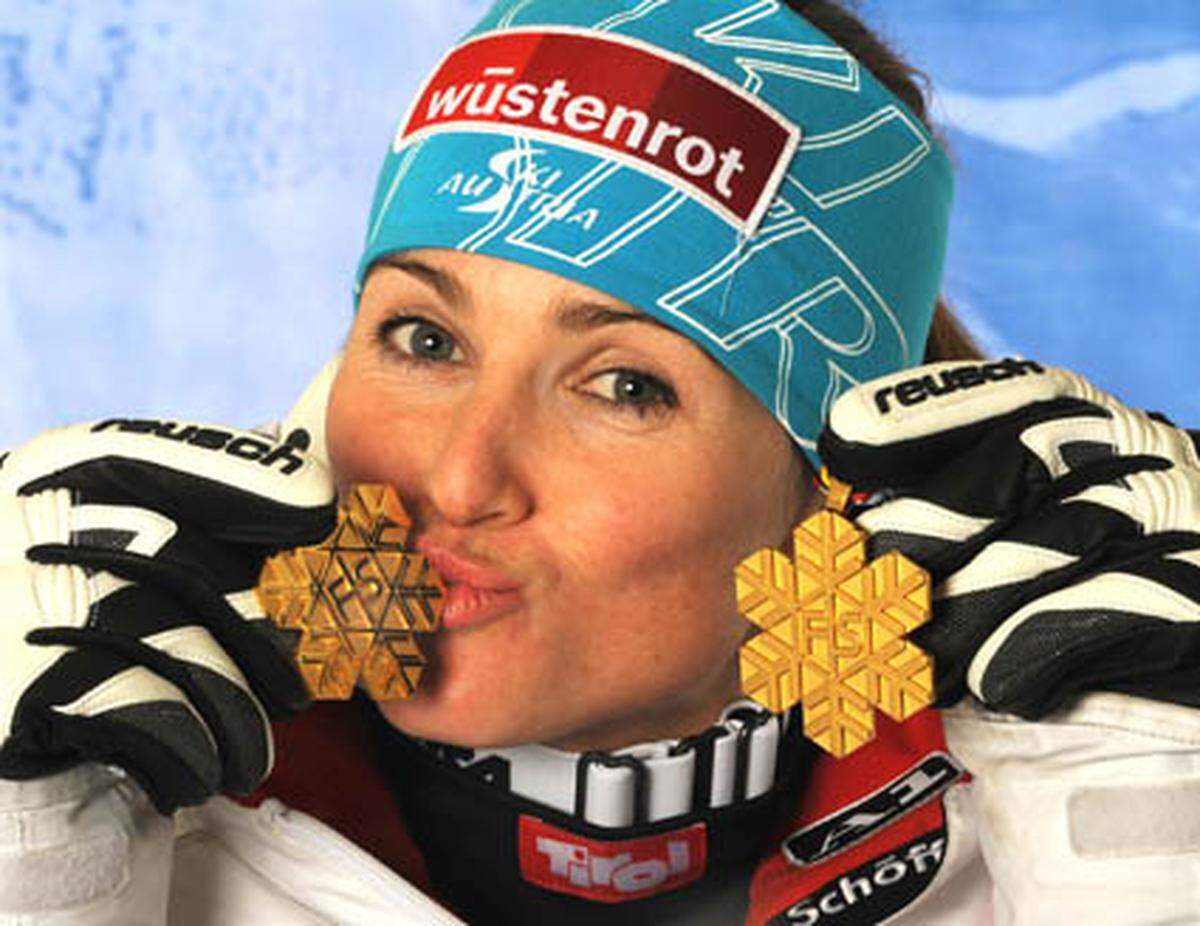 Mit Doppel-Gold in den Speed-Disziplinen Super-G und Abfahrt war Elisabeth Görgl der weibliche Superstar der WM. Einen Tag vor ihrem Super-G-Triumph hatte die Steirerin noch dazu auch auf der Showbühne überzeugt. Goldkehlchen Görgl sang im Rahmen der Eröffnung den WM-Song "You are the Hero".