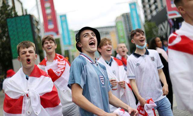 Euro 2020 - Fans gather for Italy v England