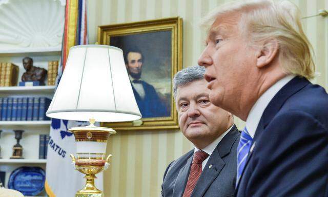 Ein Treffen mit Nachspiel: Zahlte der ukrainische Präsident Poroschenko für diese Zusammenkunft mit Trump im Juni 2017?