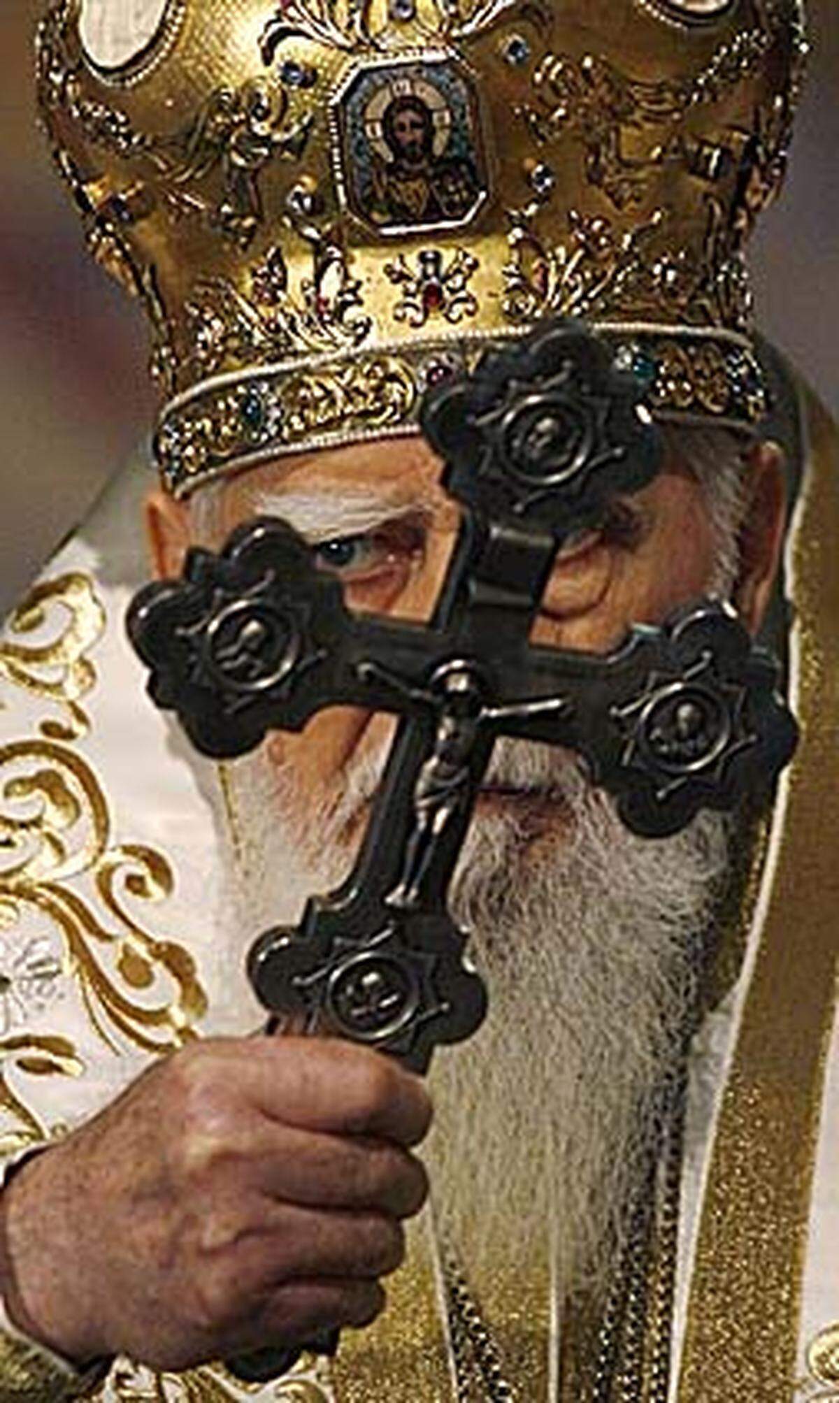 Die orthodoxen Kirchen richten sich nach dem alten julianischen und nicht wie die westlichen Kirchen nach dem gregorianischen Kalender. Im Bild der bulgarisch-orthodoxe Patriarch Maxim.