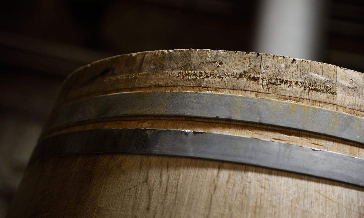 Drei Jahre lang muss ein Whisky (in der EU) im Holzfass gereift sein, damit er als solcher verkauft werden darf. Außerdem muss er einen Mindestalkoholgehalt von 40 Prozent haben.