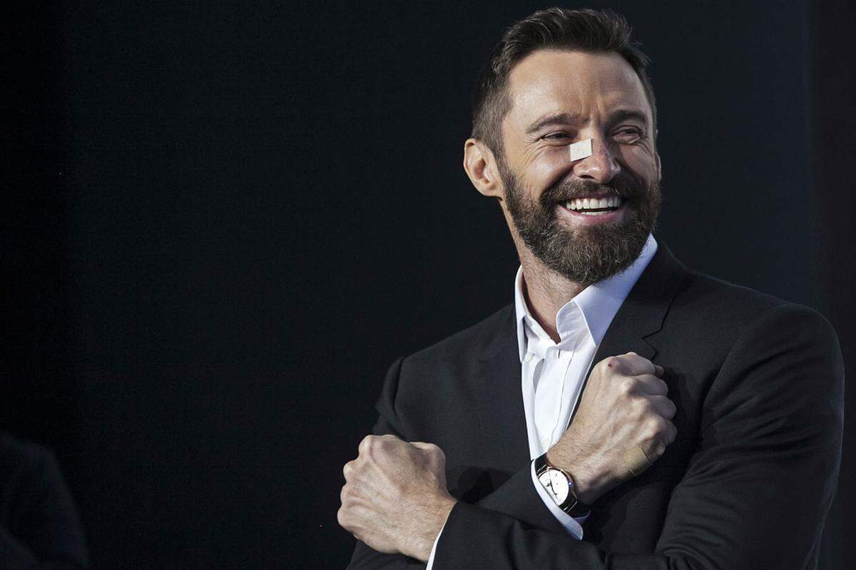 Hollywood-Star Hugh Jackman wurde 2014 zum dritten Mal wegen Hautkrebs behandelt worden. Es sei mit ihm aber wieder "alles in Ordnung", sagte ein Sprecher des Schauspielers damals "E!News". Im Jahr zuvor wurden bei dem Australier zwei Basalzell-Karzinome entfernt. Diese zählen zu den häufigsten Krebstumoren. Der "X-Men"-Star wies im Zuge dessen darauf hin, Sonnencreme zu nutzen.