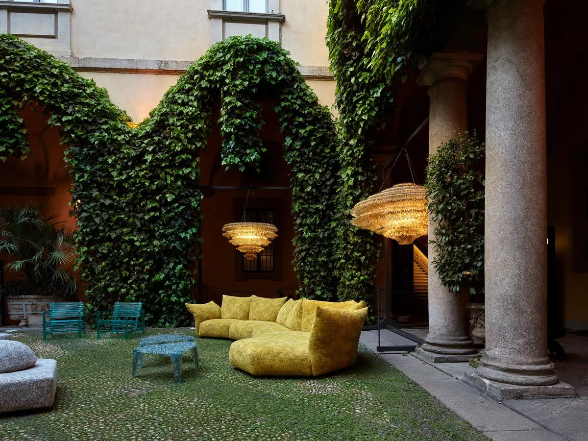 Magnificent. Manufacturer EDRA relied on textures, the outdoor fabric collection 