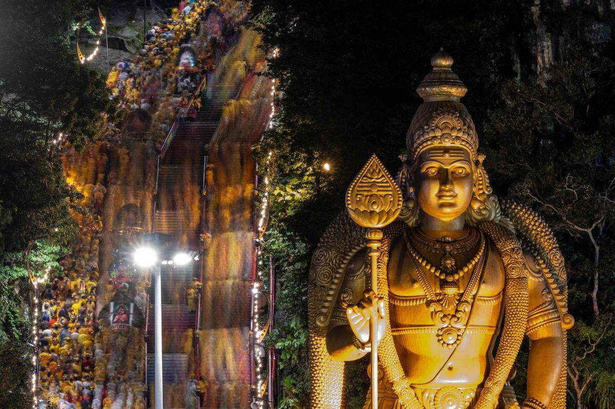25. Jänner. Das religiöse Thaipusam-Fest, das unter anderem auch in Indien, Sri Lanka und Singapur begangen wird, wird zu Ehren von Murugan abgehalten, einer der populärsten Gottheiten unter tamilischen Hindus. Mit dem Ritual gedenken die Teilnehmer des Sieges Murugans über einen Dämon