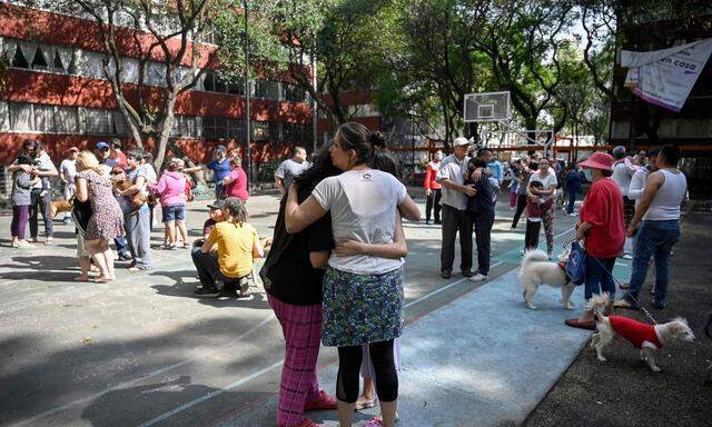 Auch in Mexiko-City war das Beben zu spüren, die Menschen liefen ins Freie.