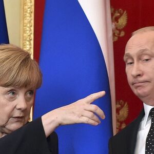 Putin and Merkel attend a news conference in Moscow