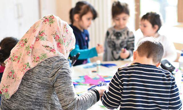 In diesem muslimischen Kindergarten in Mannheim ist ein Kopftuch Alltag. Das Urteil betrifft einen Wiener Fall. 
