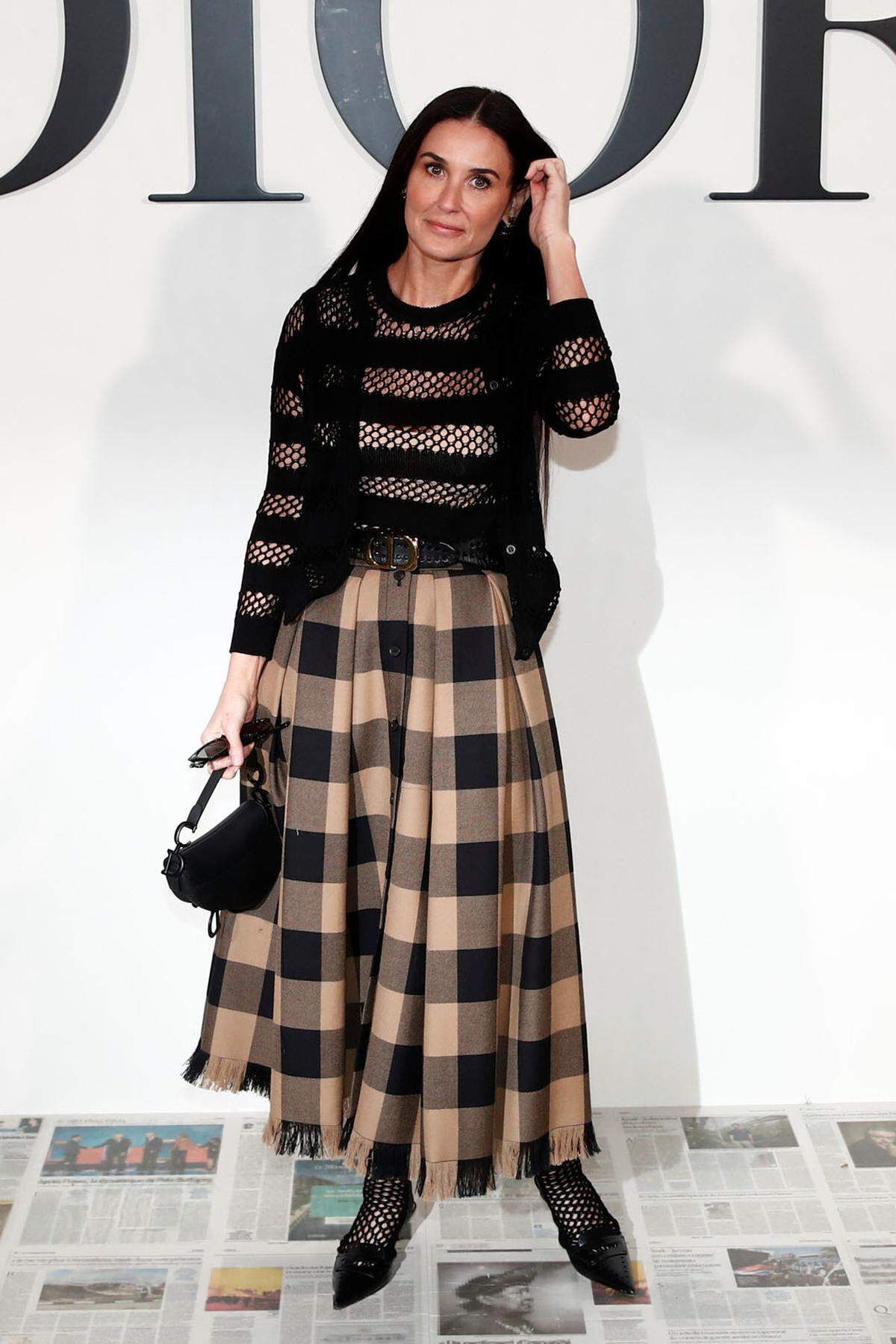 Kreativdirektorin Maria Grazia Chiuri präsentierte in Paris ihre neuen Trends für Dior. Viele Stars ließen sich das nicht entgehen, so auch Demi Moore.