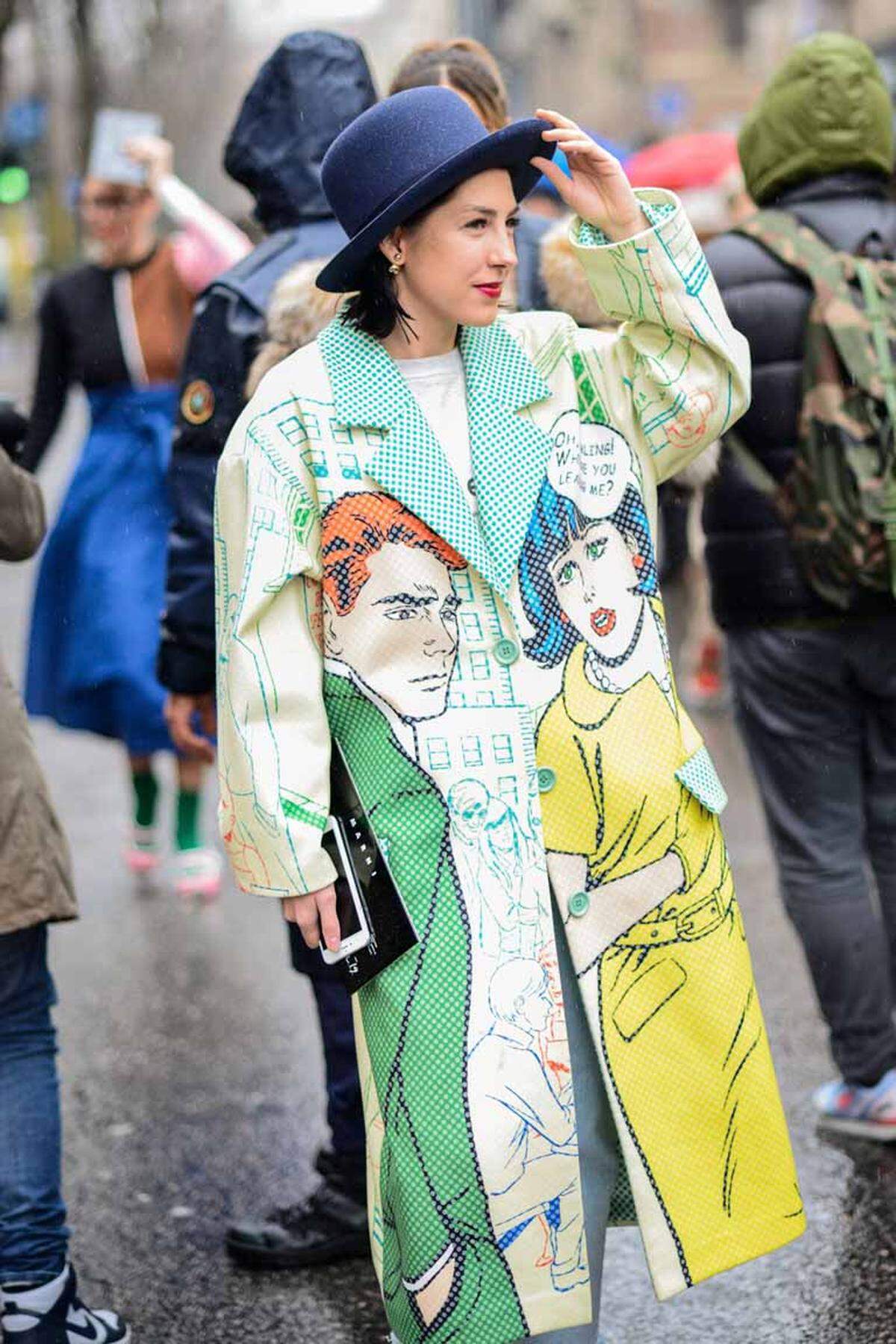 Diese modebegeisterte Dame ist wohl ein Fan von Pop Art.