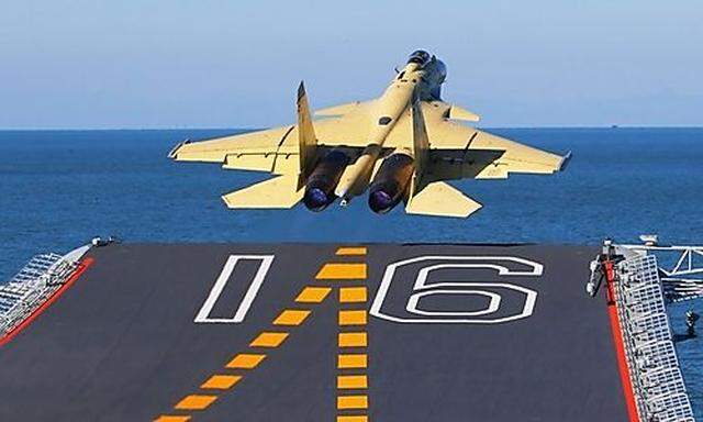 J-15 startet vom Träger Liaoning