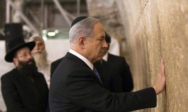 Israel´s Prime Minister Netanyahu touches the stones of the Western Wall in Jerusalem´s Old City