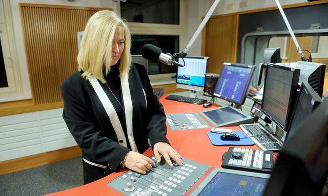 Mit Tonmeistern verbindet man Rundfunkstudios, das Berufsfeld ist heute aber vielfältiger geworden. Im Bild: Barbara Geisselbrecht-Harrer bei Radio Wien.