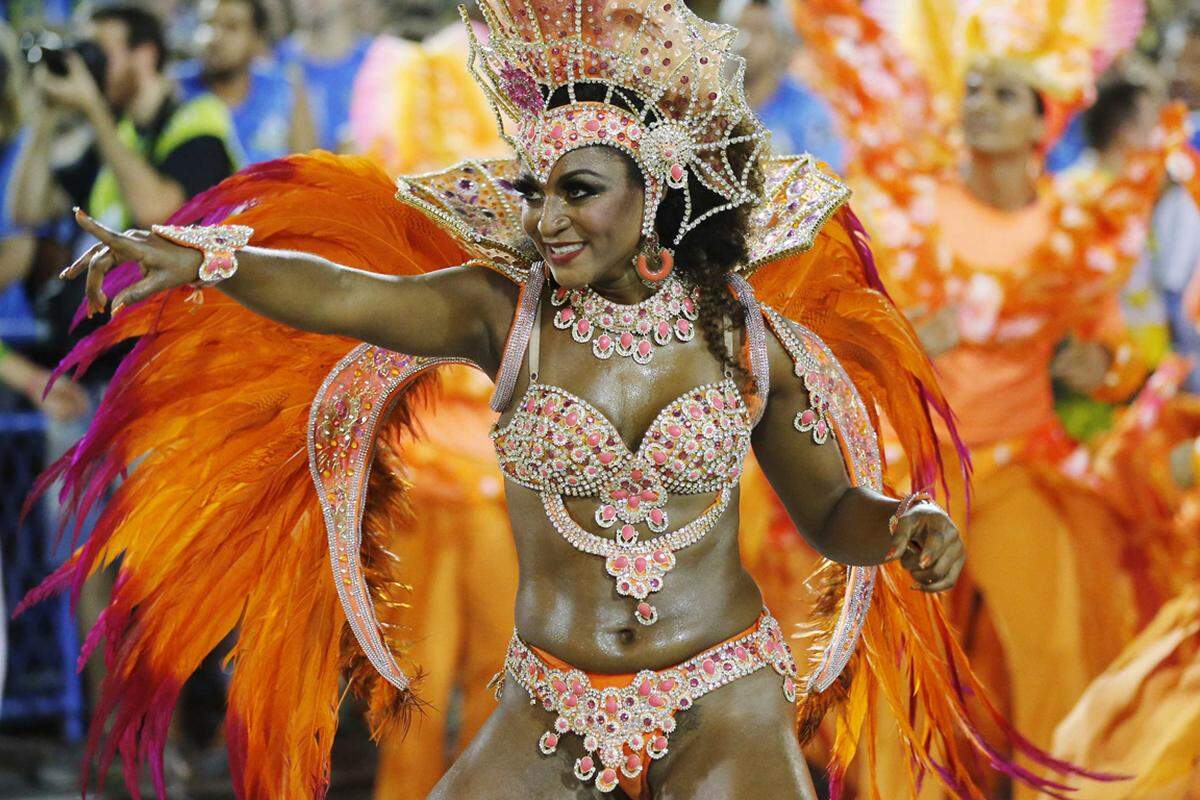 Vila Isabel tanzte am zweiten Abend großteils farbenfroh durch die Menge,