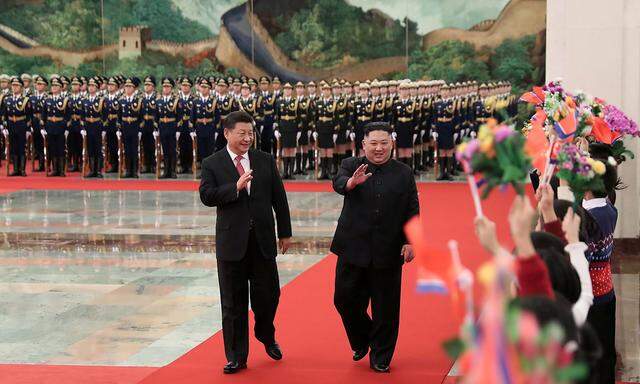 Chinas Präsident Xi Jinping und der nordkoreanische Machthaber Kim Jong Un in China. 