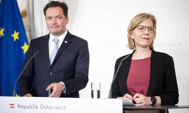 Zwischen Landwirtschaftsminister Norbert Totschnig und Klimaschutzministerin Leonore Gewessler ist die Stimmung unterkühlt
