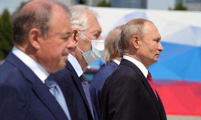 Nur wenige Festgäste trugen am "Tag Russlands" einen Mund-Nasen-Schutz.