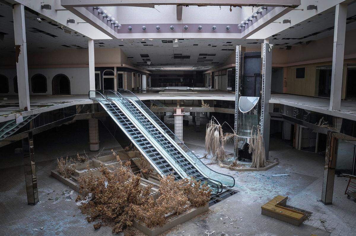 Zugleich stehen aber auch viele Malls leer, werden umgebaut und umgenutzt.