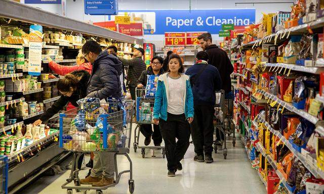 Einzelhändler wie Walmart scheinen weniger unter der Krise zu leiden. Ihre Aktien sind dafür kaum billiger geworden.