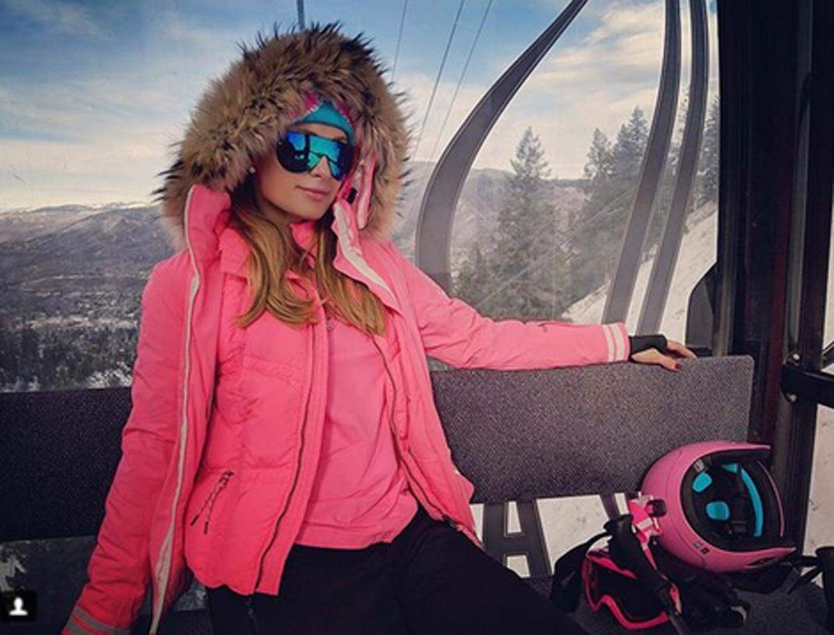 It-Girl a.D. Paris Hilton macht für gewöhnlich Skiurlaub nach Weihnachten und verwandelt sich dafür in die selbsternannte "Aspen Barbie".