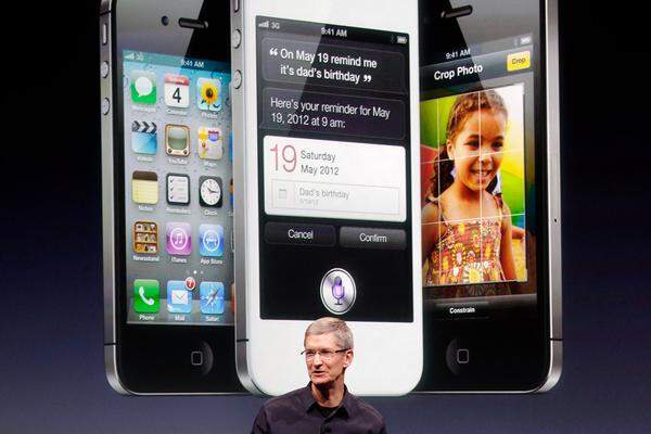 Rein äußerlich gibt sich das iPhone 4S auch wie das bisher aktuelle iPhone 4. Vermutlich wird das weiße Gerät diesmal sogar ab Start verfügbar sein.